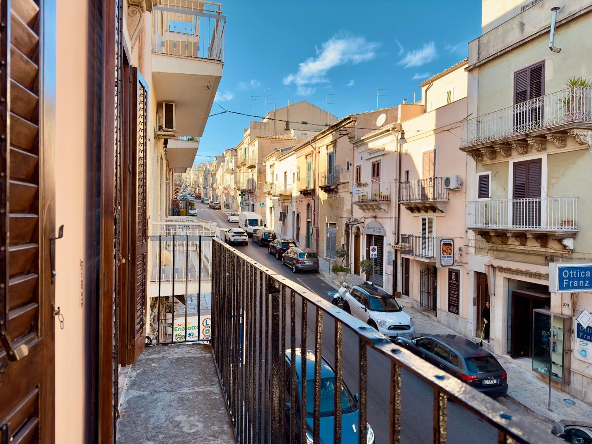 Unique Rooms In Centro Citta Bagno Privato E Climatizzatore 拉古萨 外观 照片
